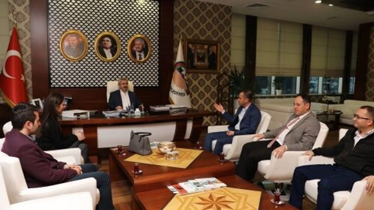 GENÇ KOCAELİLER'DEN BAŞKAN BARAN'A ZİYARET