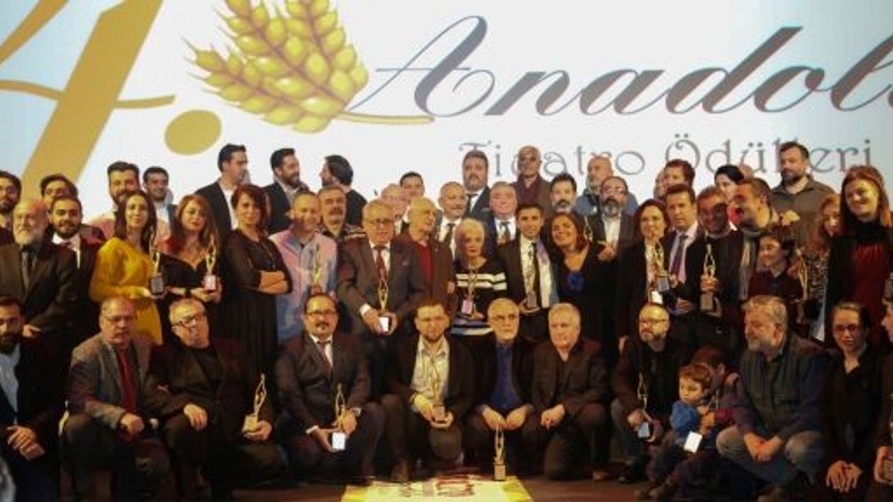    KOCAELİ ŞEHİR TİYATROLARI ÖDÜLE DOYMUYOR