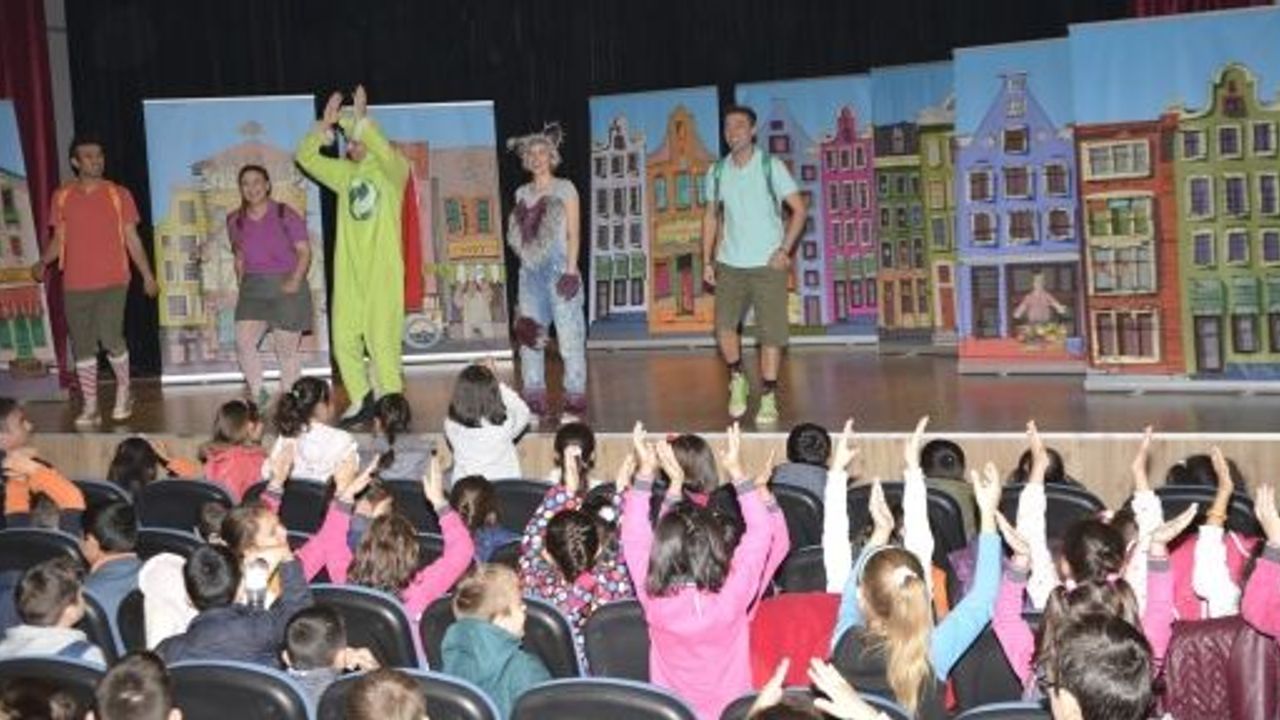 SİNEMA VE TİYATRO İLE EĞLENEREK ÖĞRENDİLER