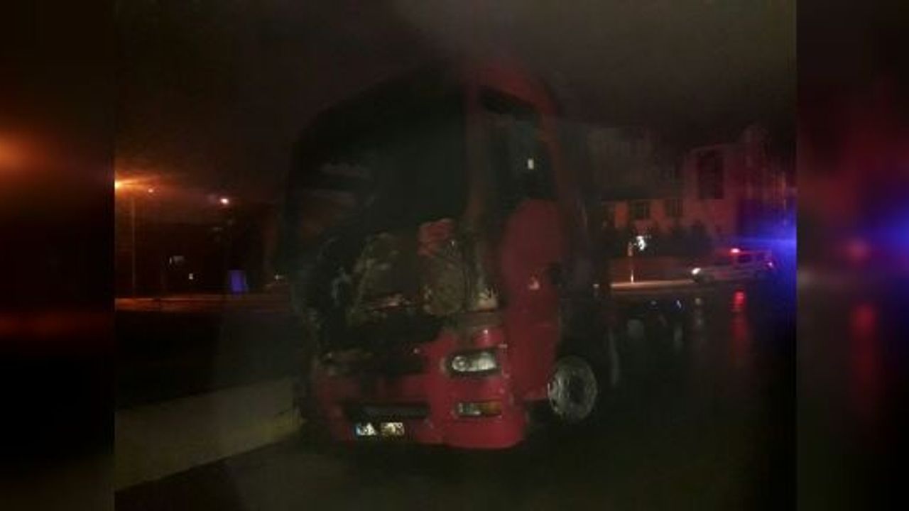 YANAN ARACI ŞOFÖRÜ BIRAKIP KAYBOLDU