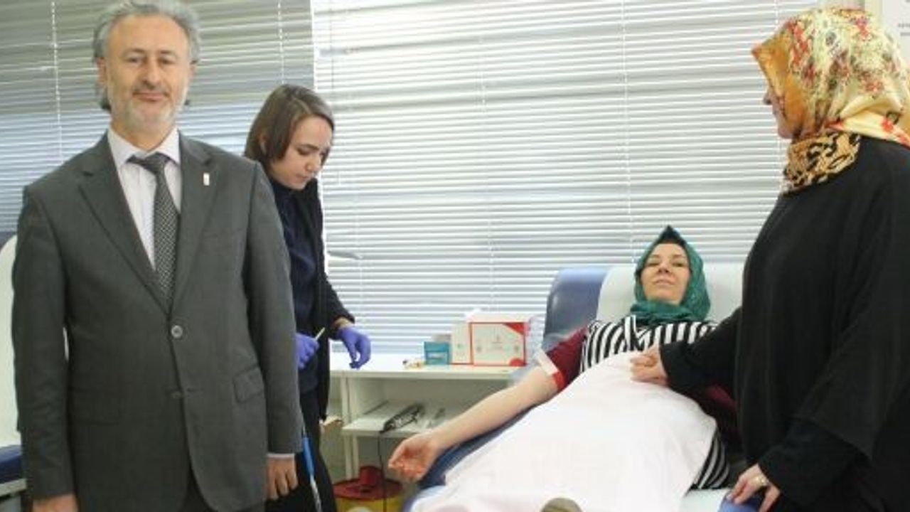 AFRİN KAHRAMANLARI İÇİN  KAN BAĞIŞI YAPTILAR