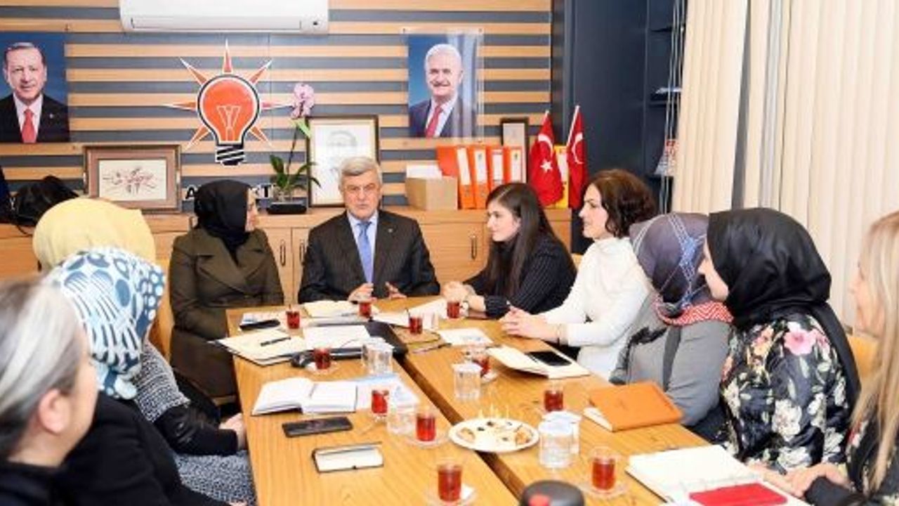 BAŞKAN KARAOSMANOĞLU, AK KADINLARA SÜPRİZ YAPTI