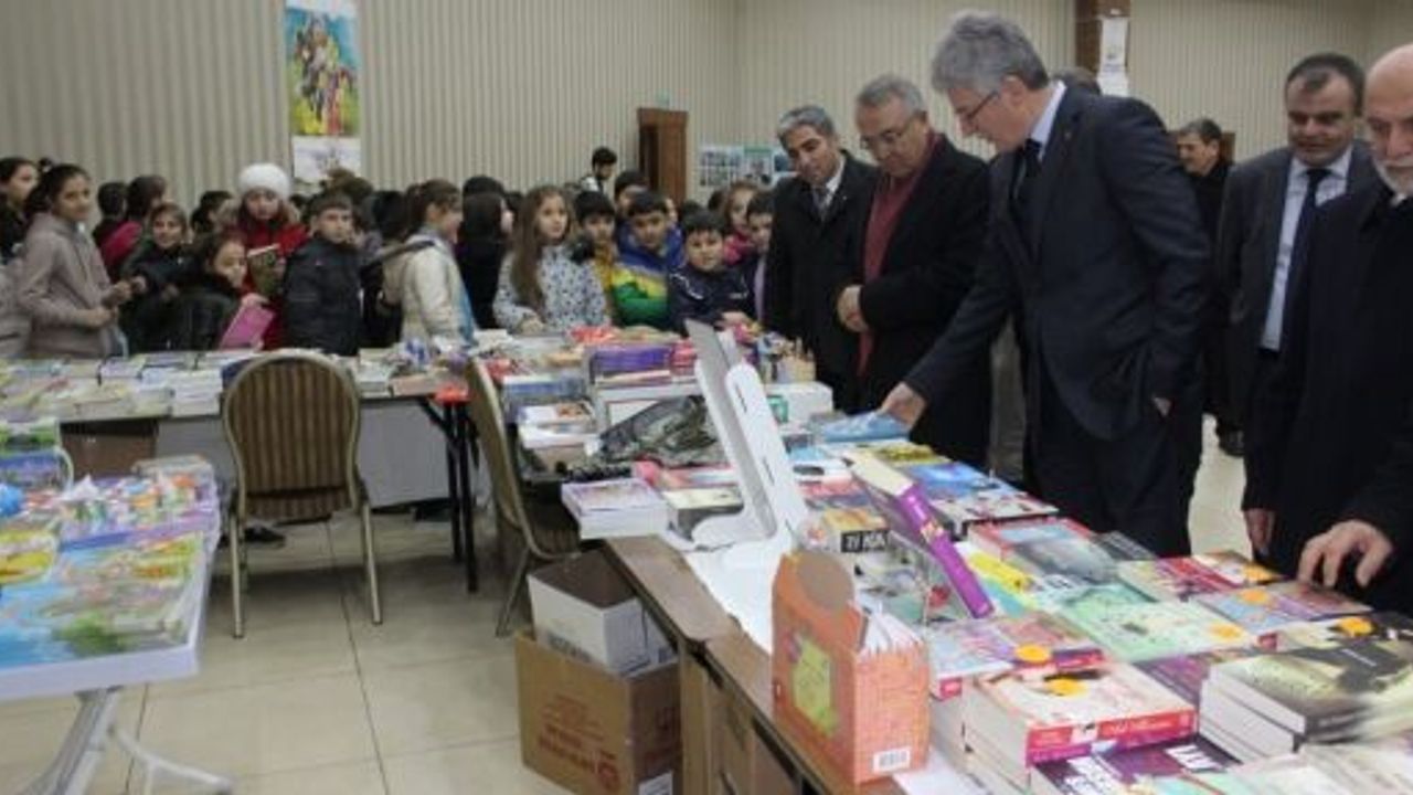 GÖLCÜK OKUYOR” KİTAP VE İMZA GÜNLERİ BAŞLADI