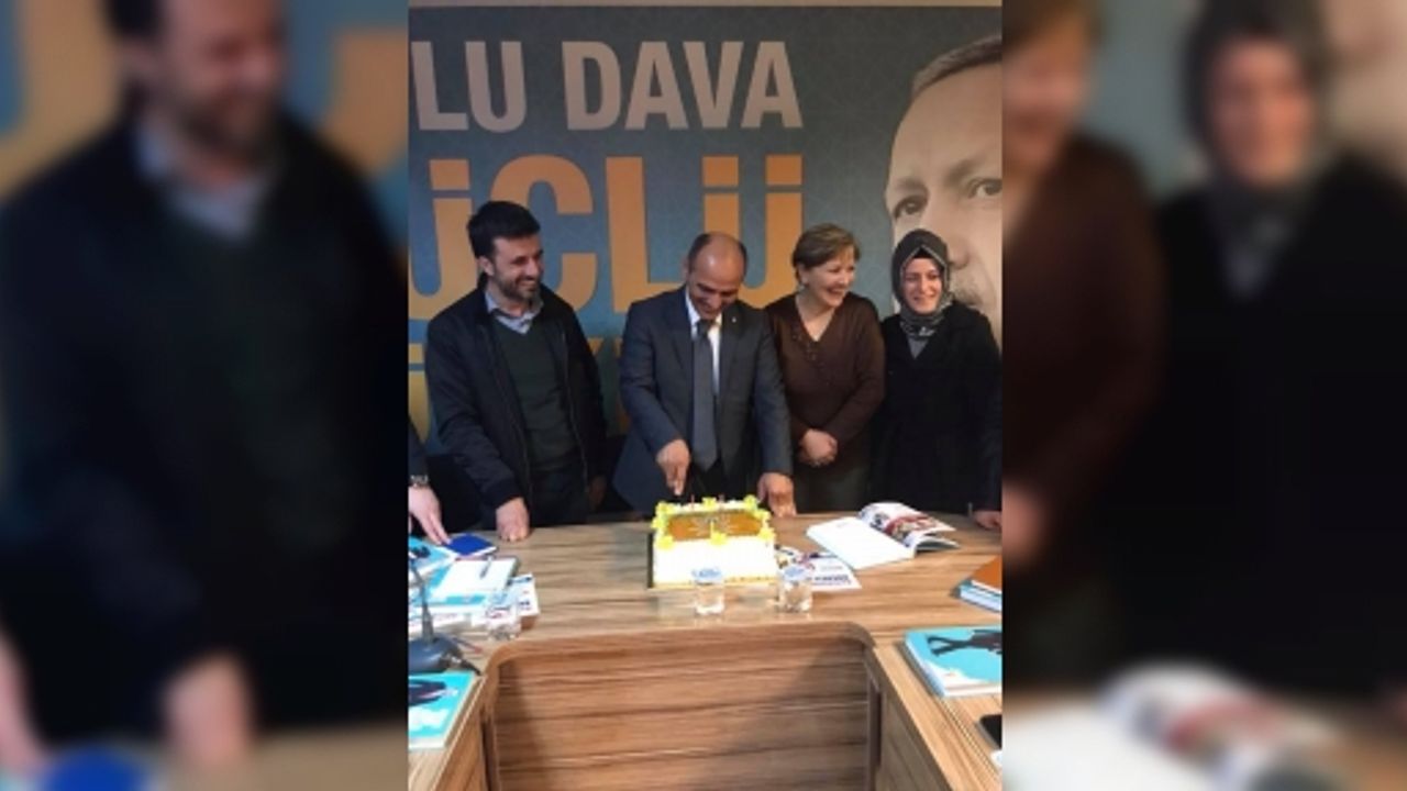 ŞENER SÖĞÜT'E  SÜRPRİZ DOĞUM GÜNÜ