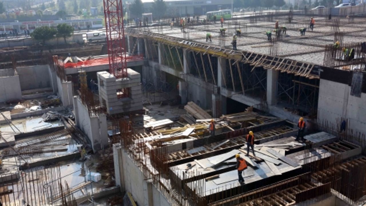 YENİ POLİKLİNİK BİNASI HIZLA YÜKSELİYOR