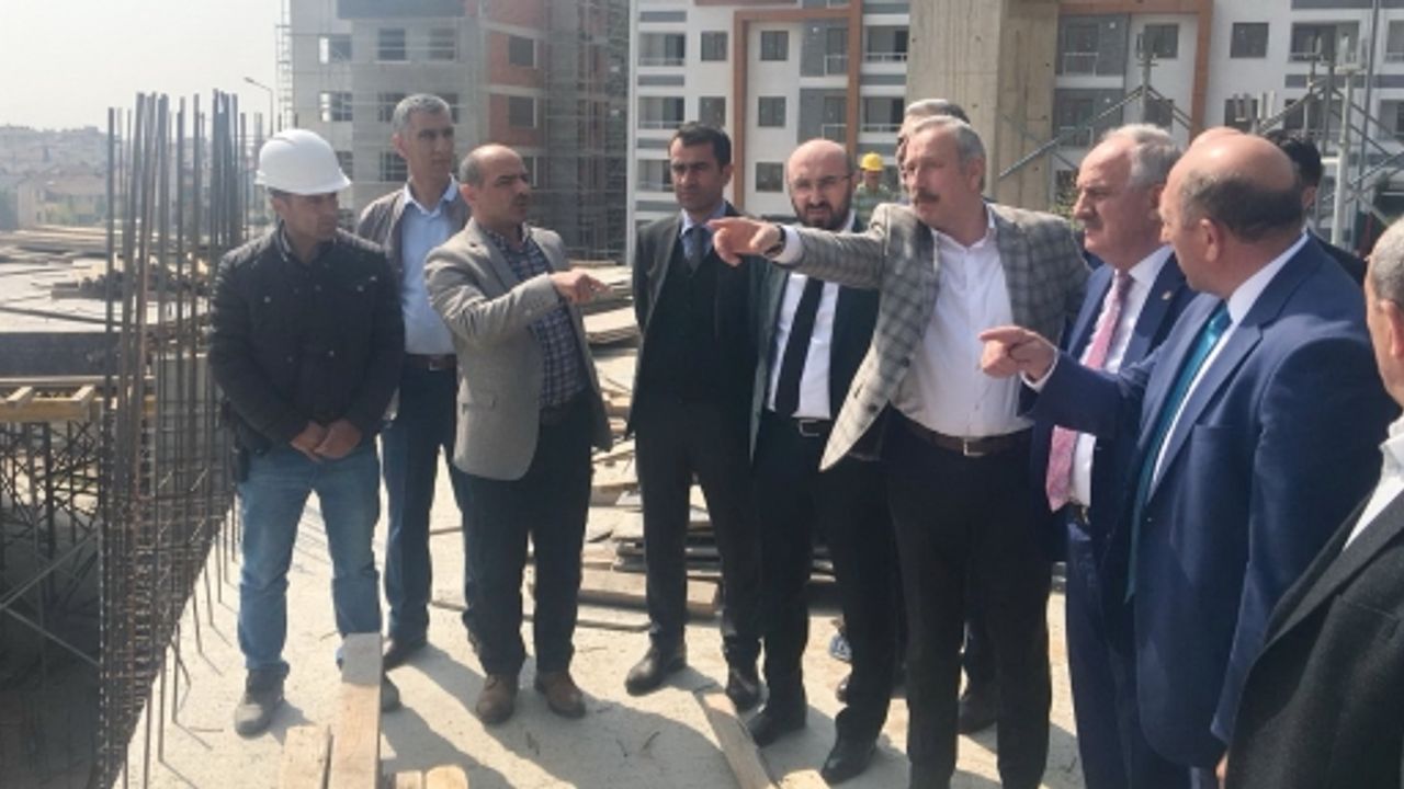 AYGÜN VE CEYHAN, CAMİ PROJESİNİ İNCELEDİ