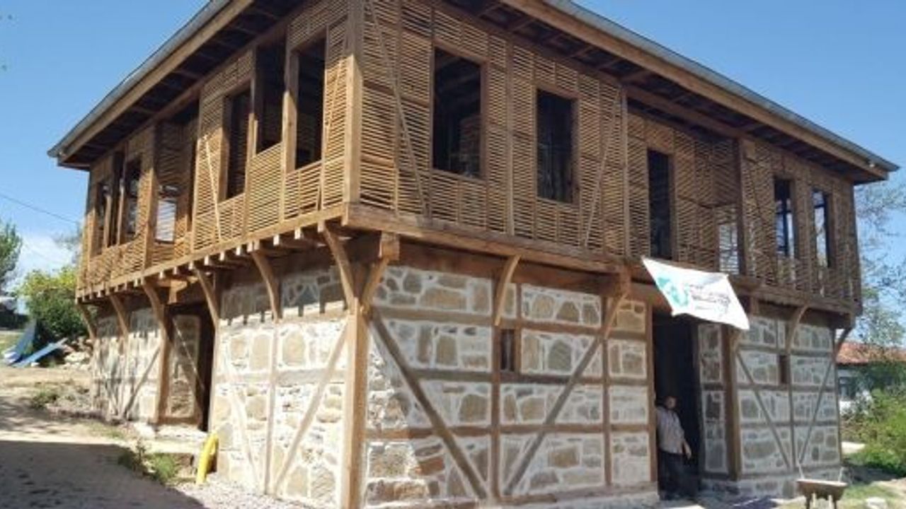 Beş Divanlı Rıza Bey Konağı Özüne Dönüyor