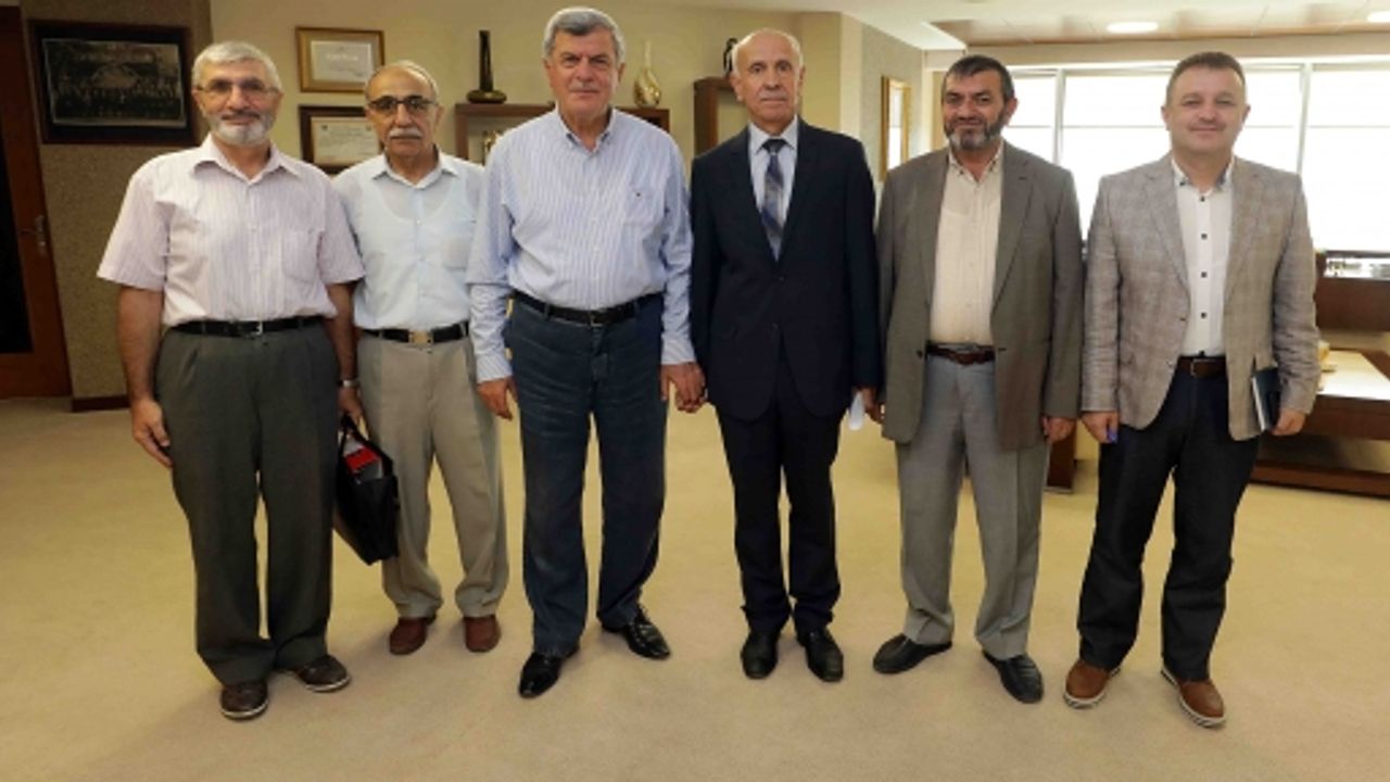 Karaosmanoğlu; “Muhtarlarımıza değer veriyor, yakın çalışıyoruz”