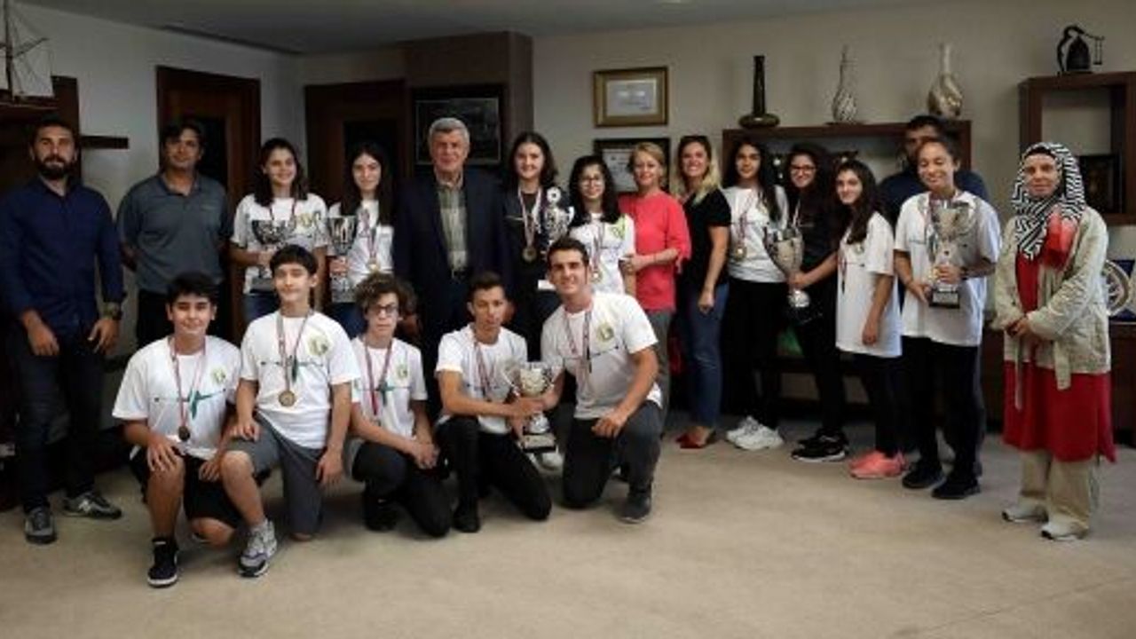 ‘’ÇALIŞINCA OLUYOR’’ DEDİLER, KUPALARI KARAOSMANOĞLU’NA GETİRDİLER