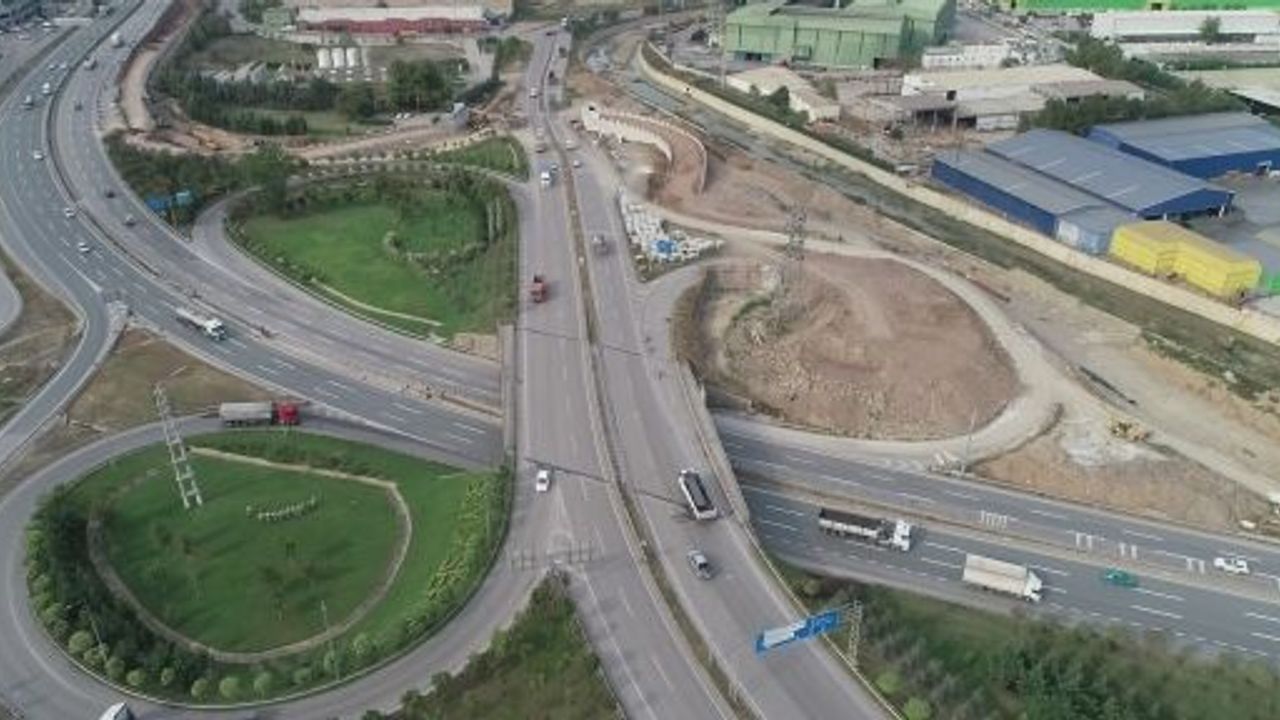 Dilovası Batı Kavşağında Çalışmalar Devam Ediyor