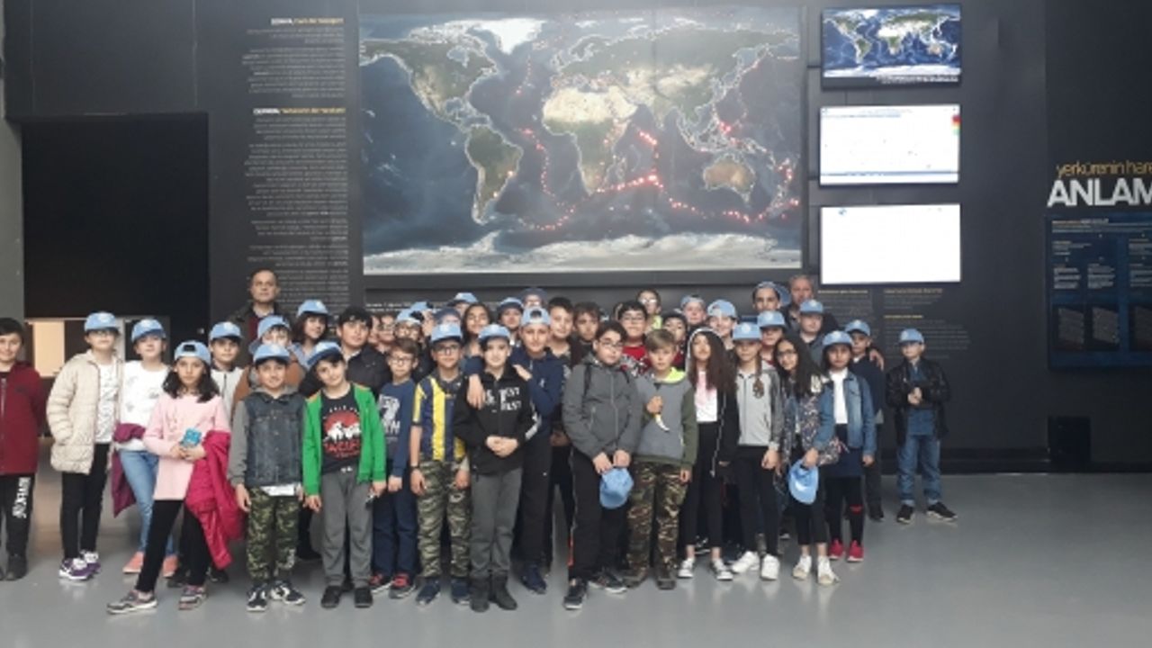 Bilecik’ten Deprem Müzesini Görmeye Geldiler