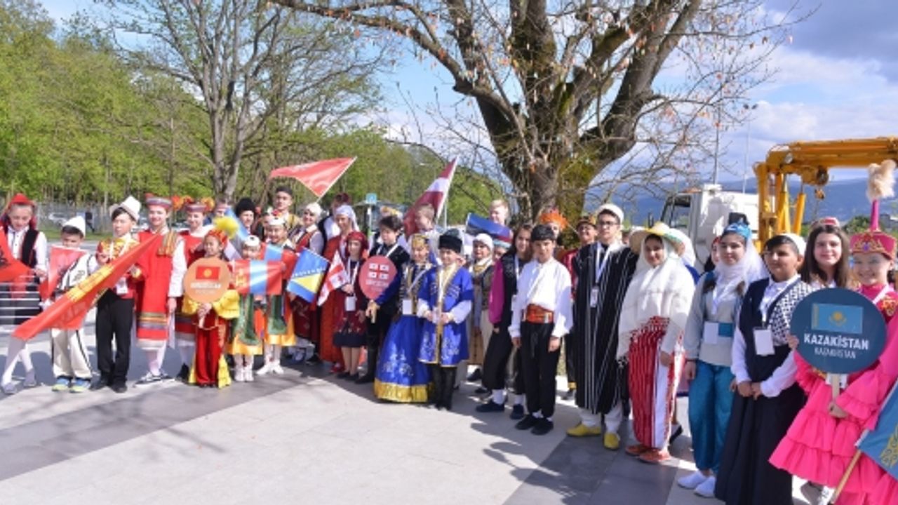 Bu Ağacın Meyveleri Sevgi Veriyor