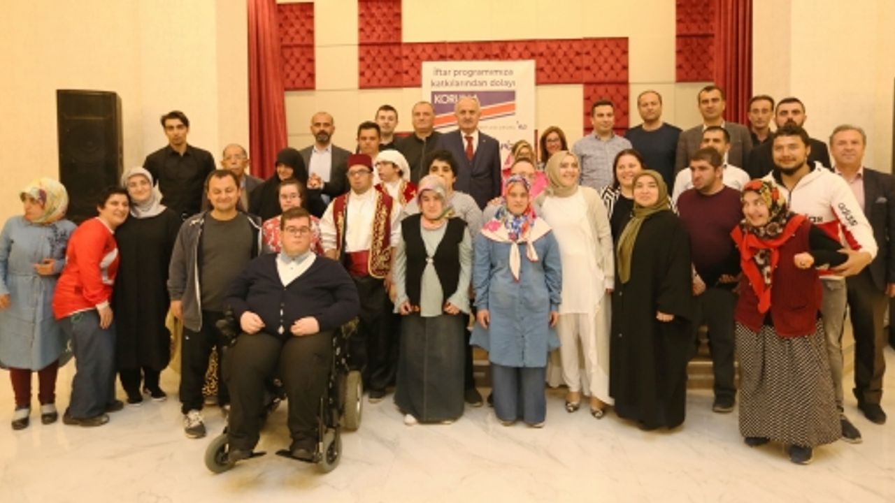 EYDEM’ DE ÖNCE İFTAR, SONRA GÖSTERİ