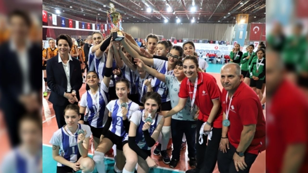 Voleybol Midiler Türkiye Şampiyonası’nın Kazananları Belli Oldu