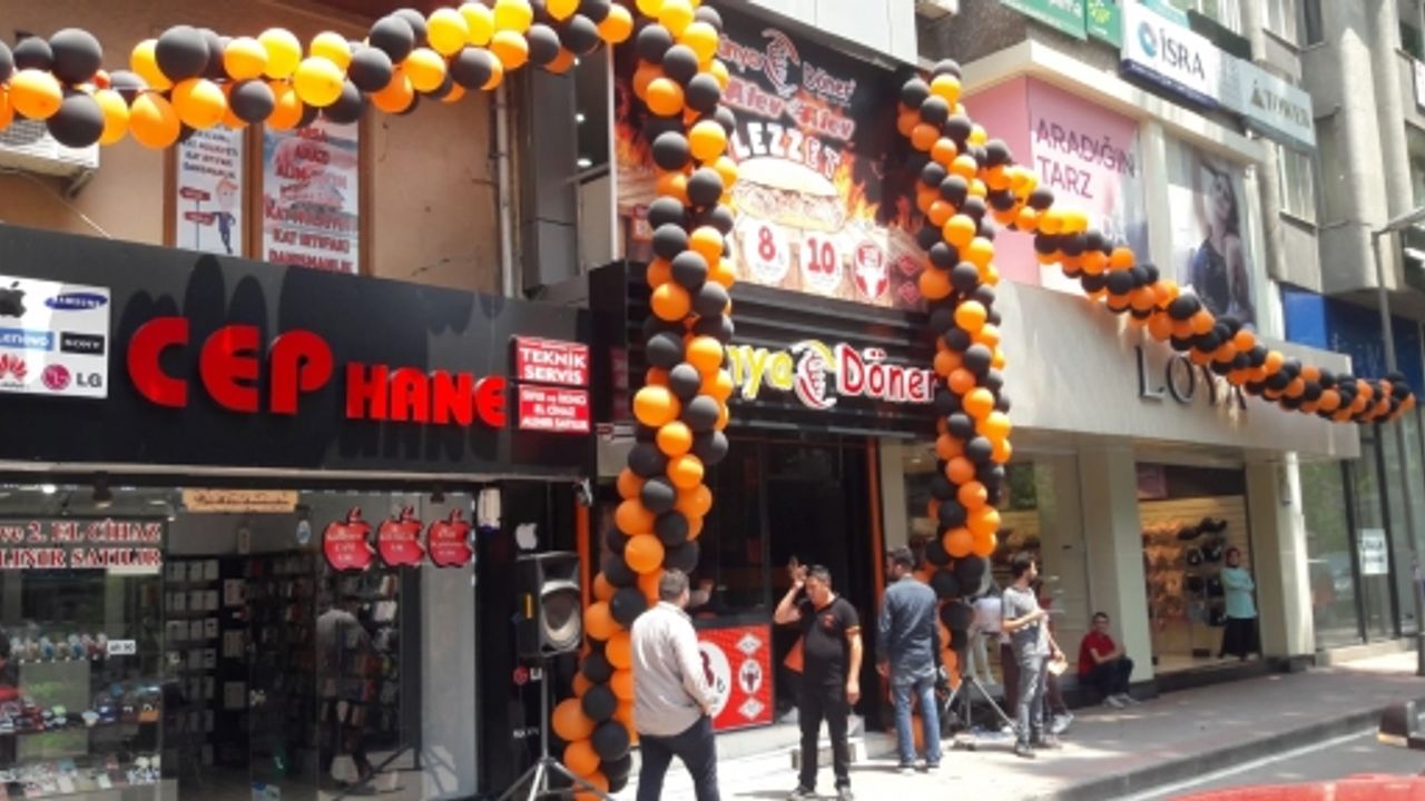 Dünya Döner 400 Kg Etle Açılış Yaptı