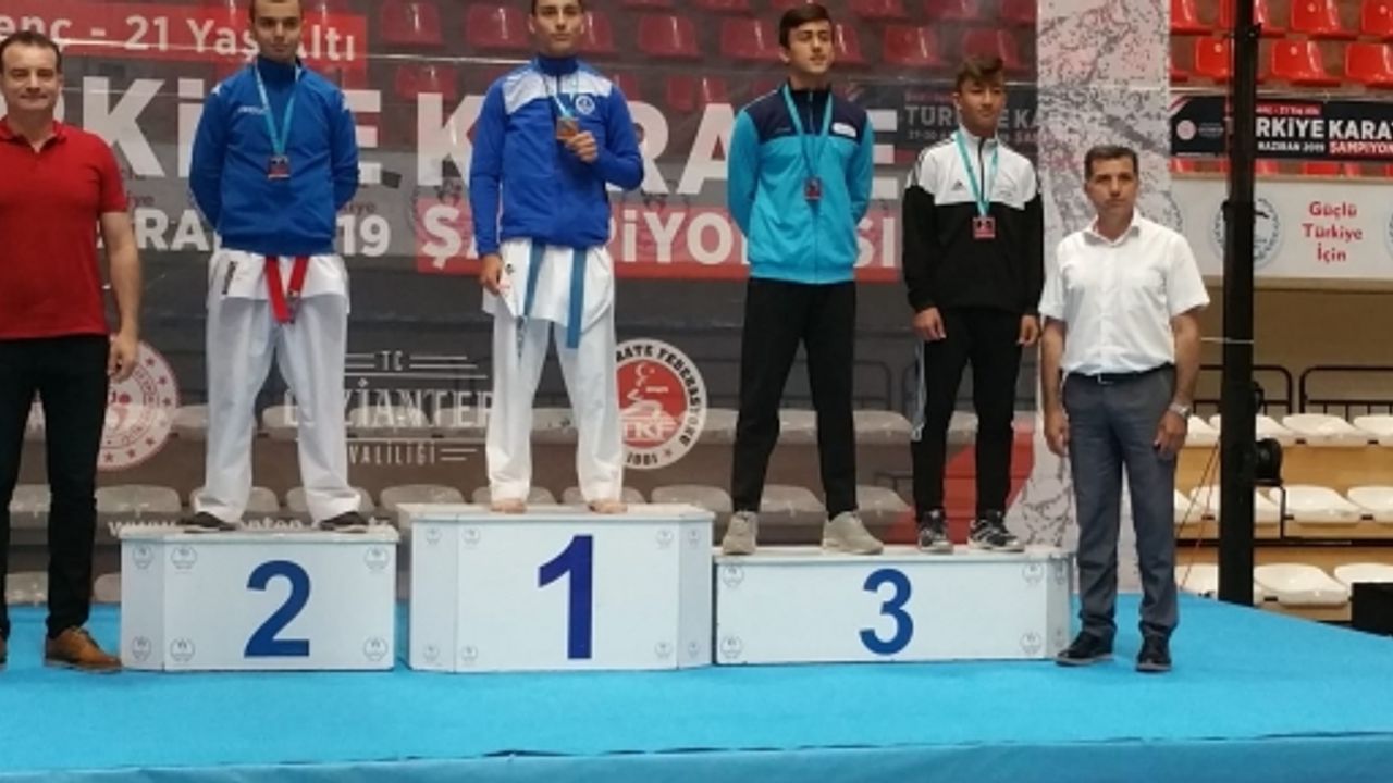 Kağıtsporlu Karatecilerden 6 Türkiye Derecesi