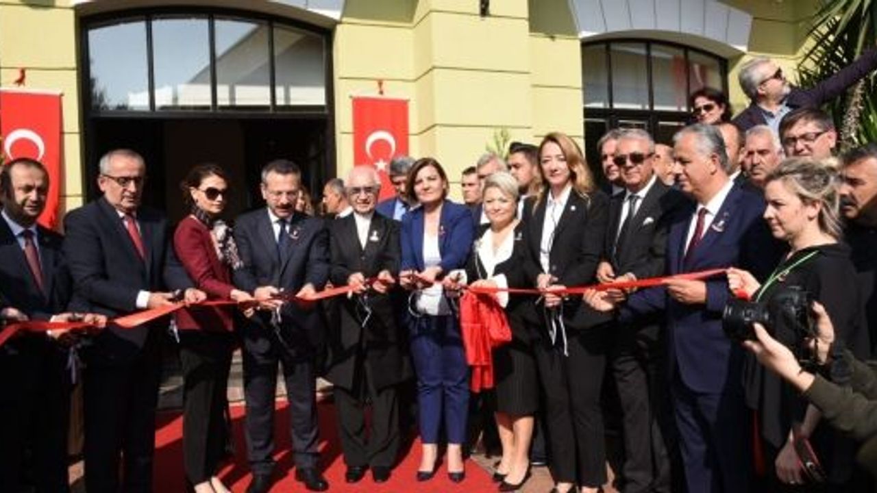 Dünyanın En Büyük Atatürk Sergisi İzmit’te Açıldı