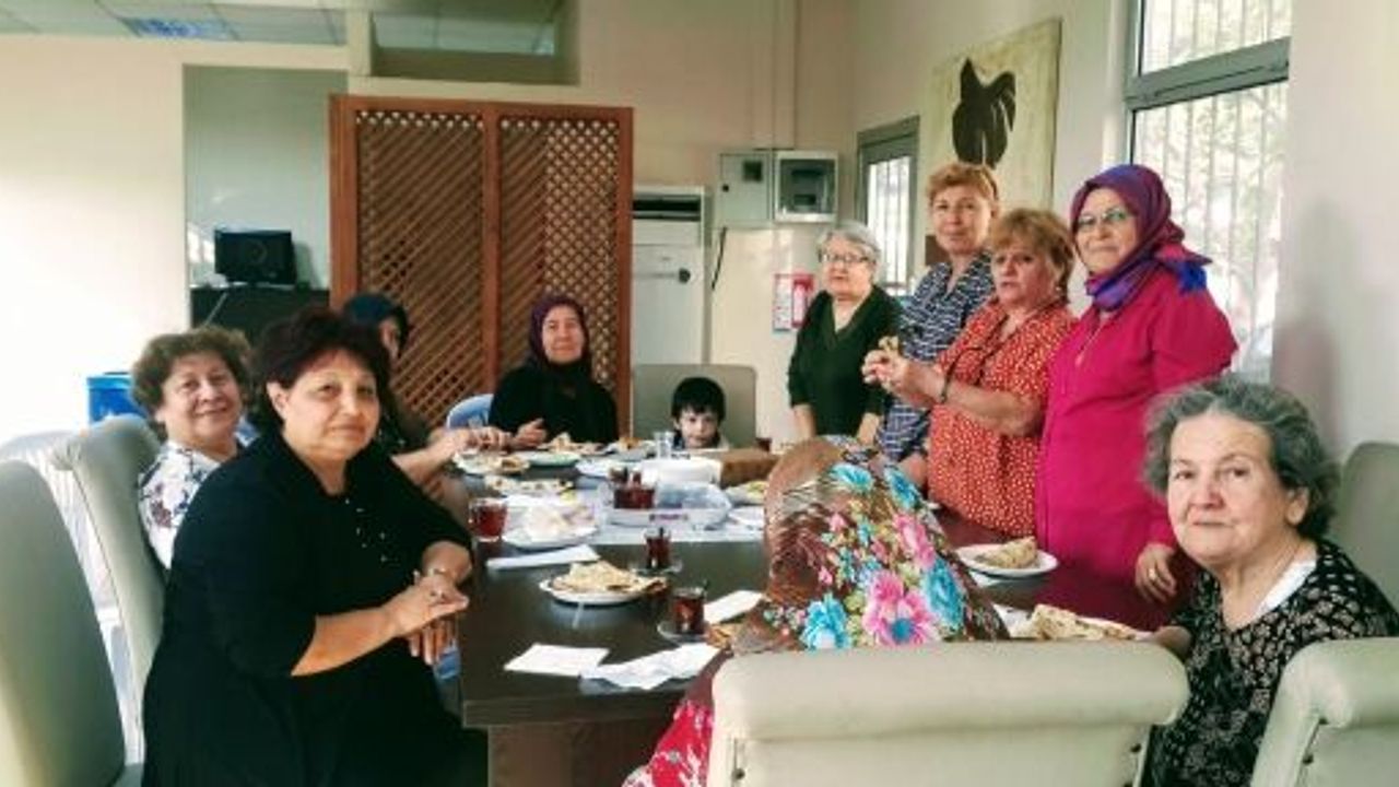 İzmit Belediyesi Emeklilerin Yüzünü Güldürüyor