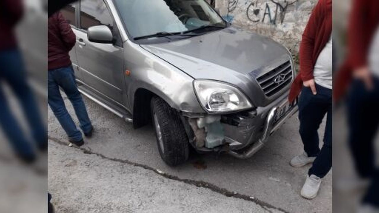 Ehliyetsiz Sürücü Kaza Yapıp Kaçarken  Çıkmaz Sokakta Yakalandı