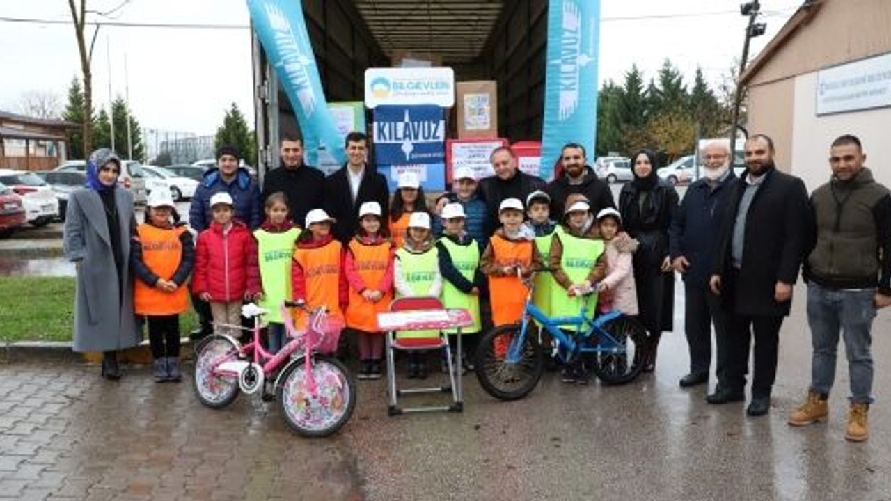 EN SEVDİKLERİ OYUNCAKLARINI SURİYELİ KARDEŞLERİNE GÖNDERDİLER