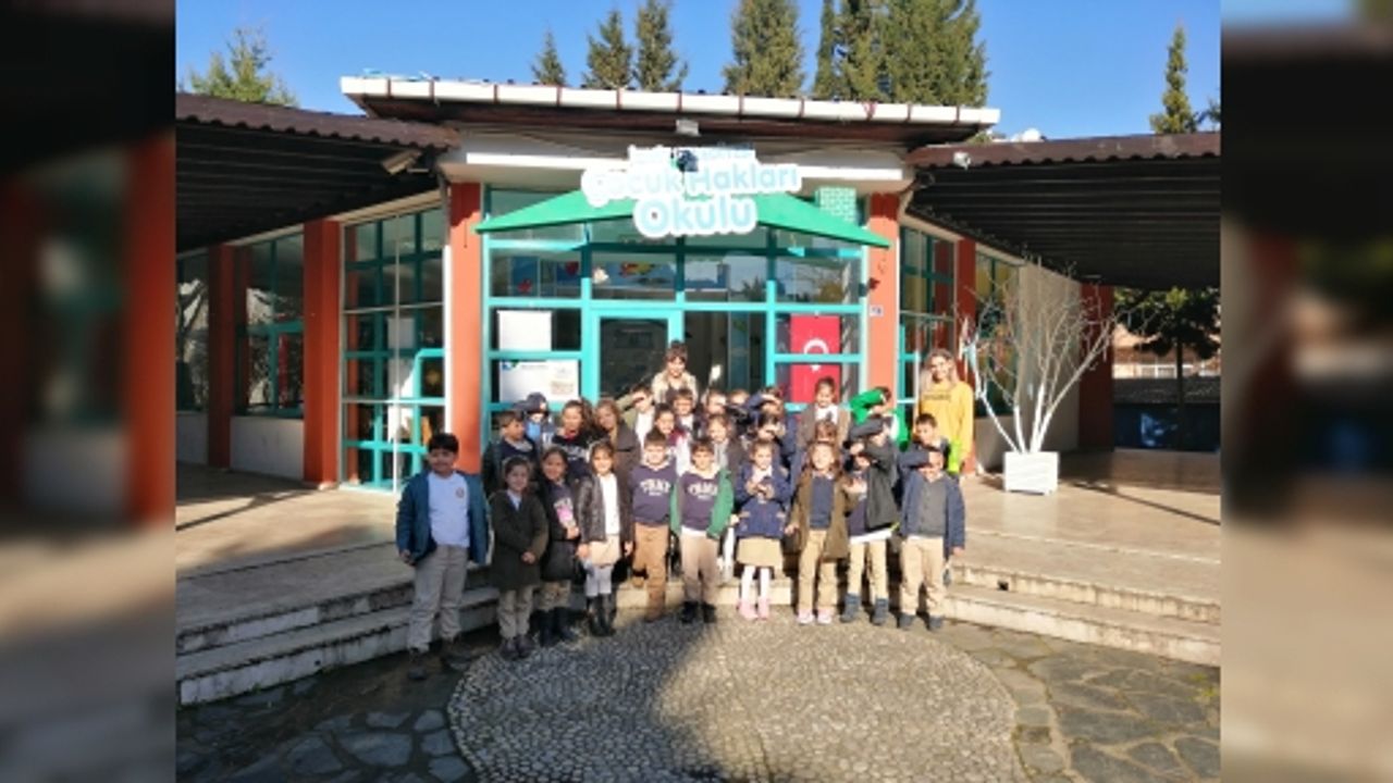 İzmit Belediyesi Çocuk Hakları Okulu Çocukları Bilinçlendiriyor