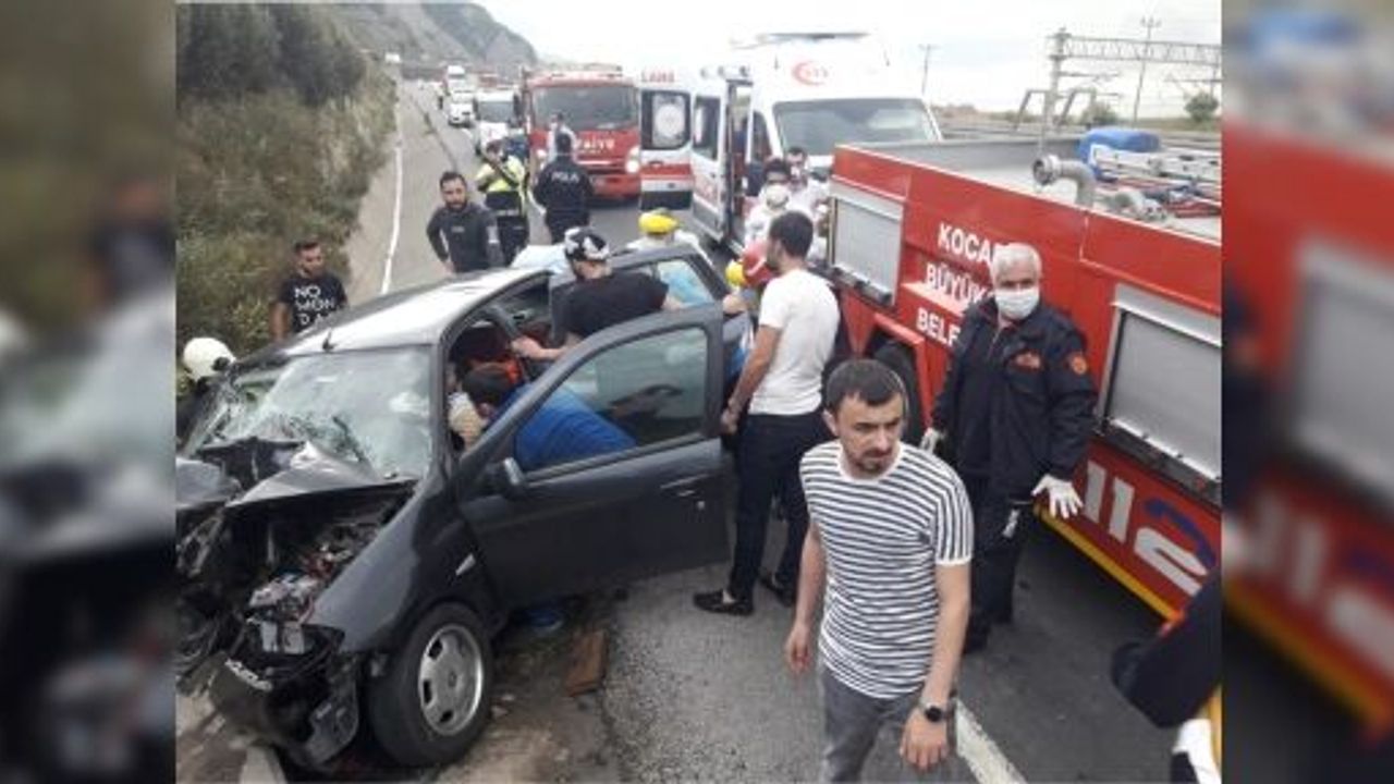 HEREKE'DE FECİ KAZA: 3 YARALI..!