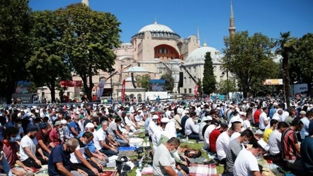 AYASOFYA'DA 86 YIL SONRA İLK NAMAZ KILINDI