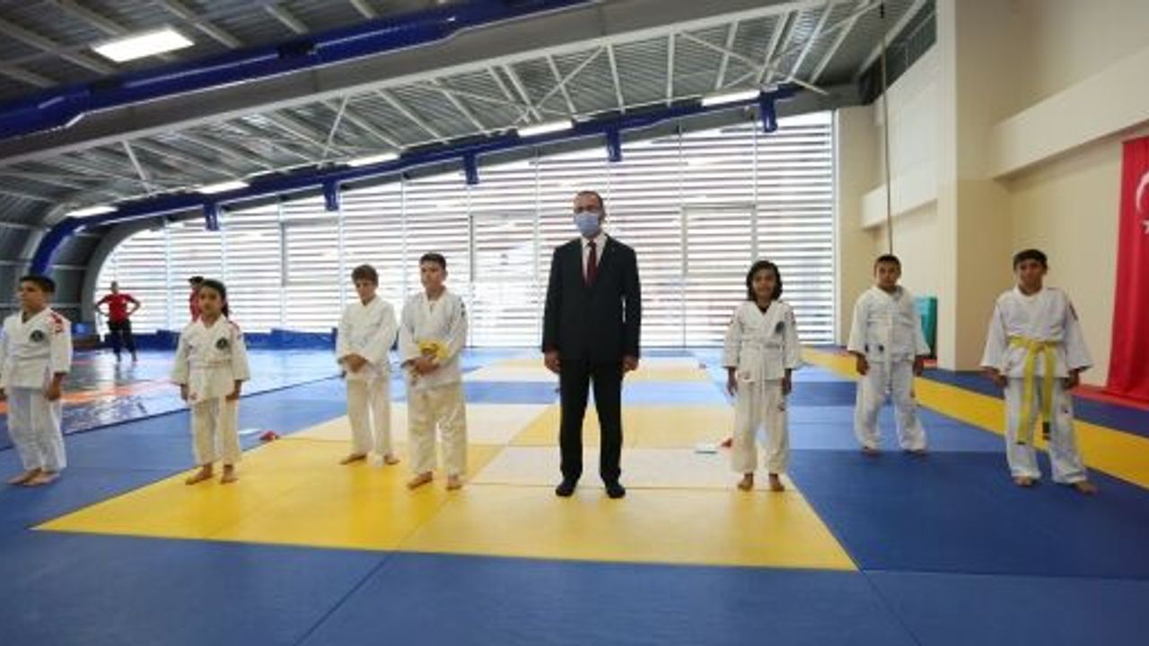 Bakan Kasapoğlu Sporcuları Ziyaret Etti