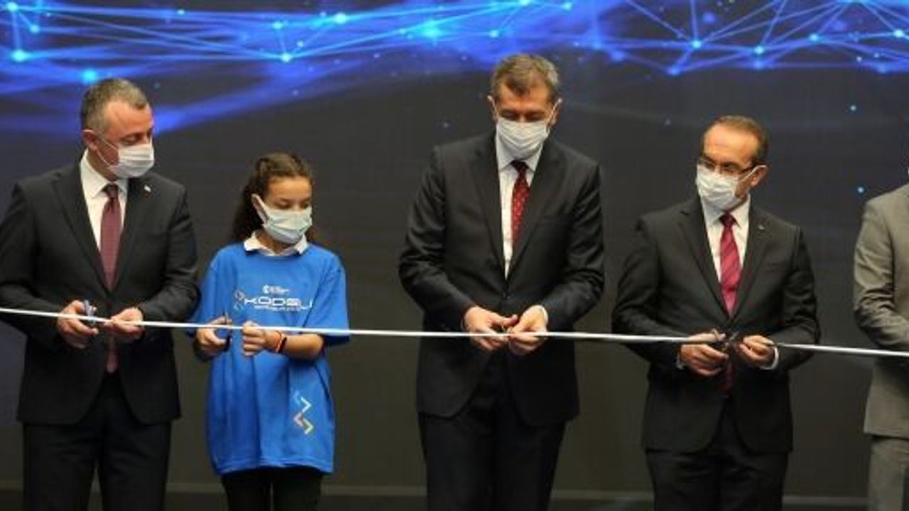 Bakan Selçuk, Kocaeli Türkiye’ye Örnek Oluyor