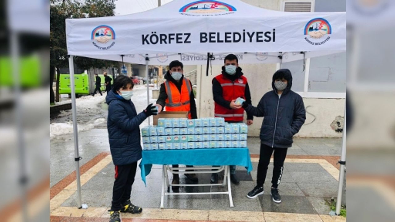 Körfezlilere Kandil Simidi İkram Edildi