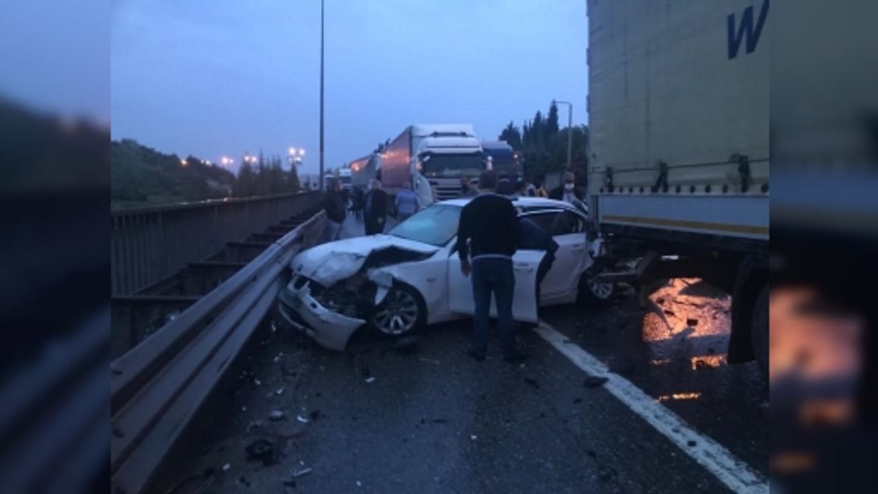 Tem’de Feci Zincirleme Kaza! 20’den Fazla Araç Birbirine Girdi..!