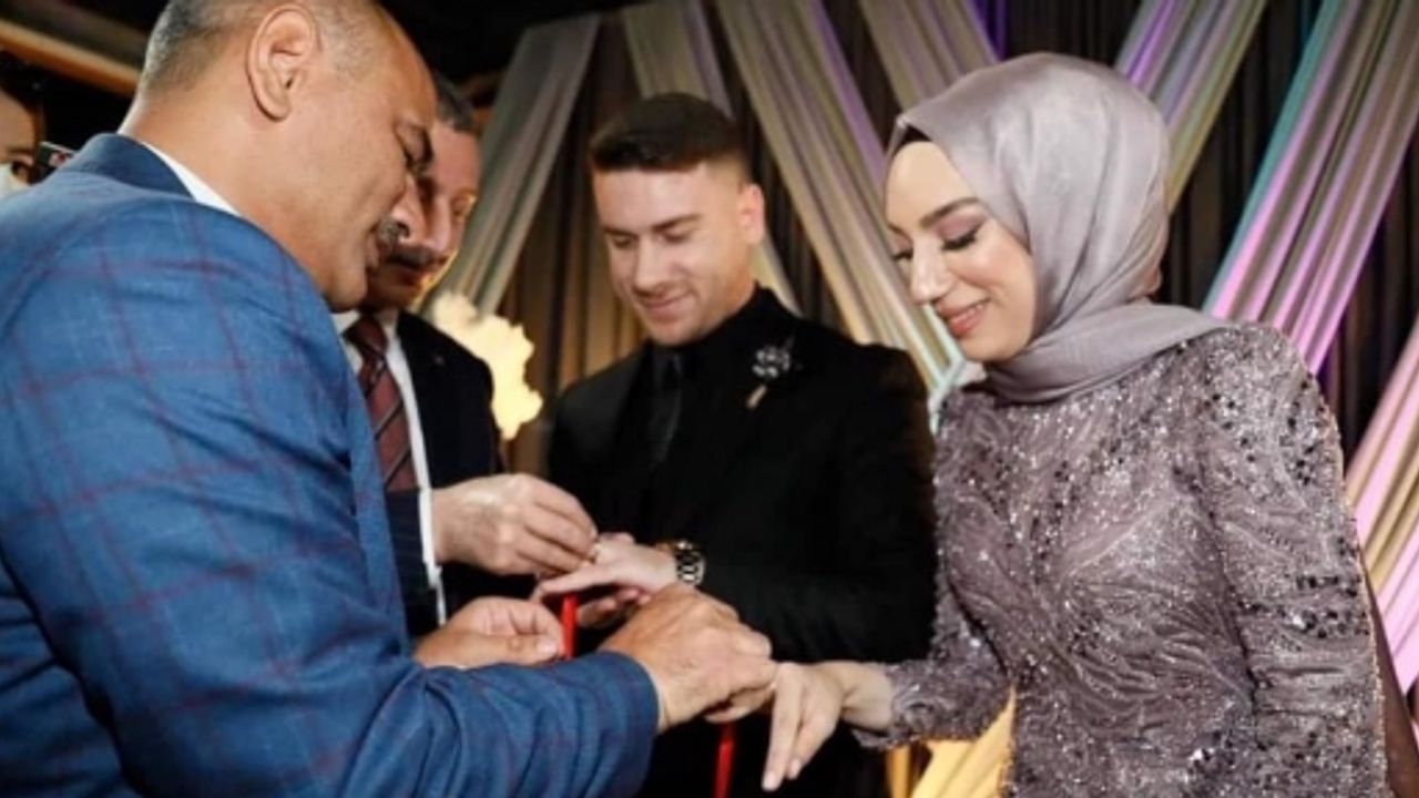 YÜZÜKLERİ İL BAŞKANI MEHMET ELLİBEŞ, TAHİR BÜYÜKAKIN VE ŞENER SÖĞÜT TAKTI