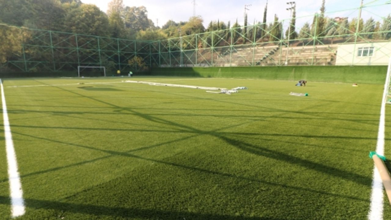 Gölcük Ulaşlı Futbol Sahasına Yepyeni Zemin