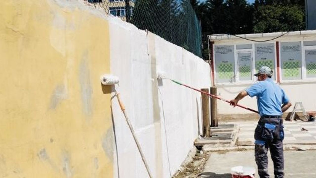 Körfez’de Eğitim Kurumlarına Destek Sürüyor