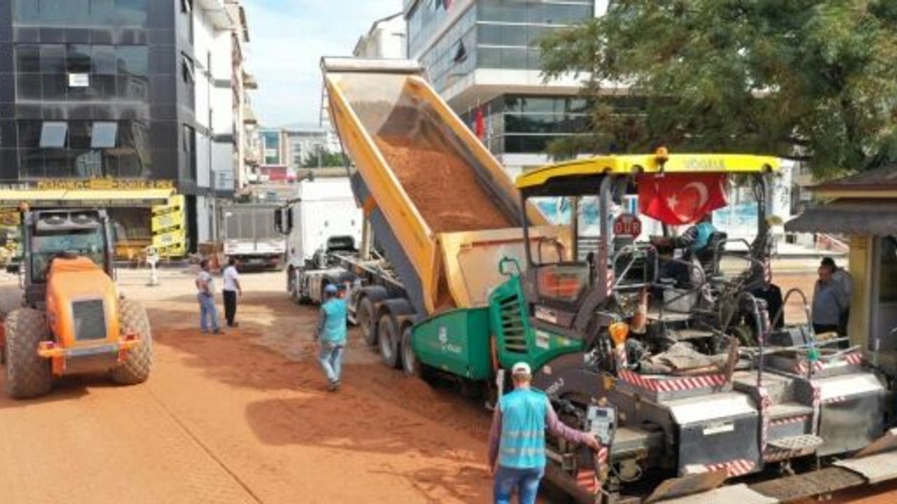 Adnan Kahveci Caddesi Sıcak Asfalta Hazır