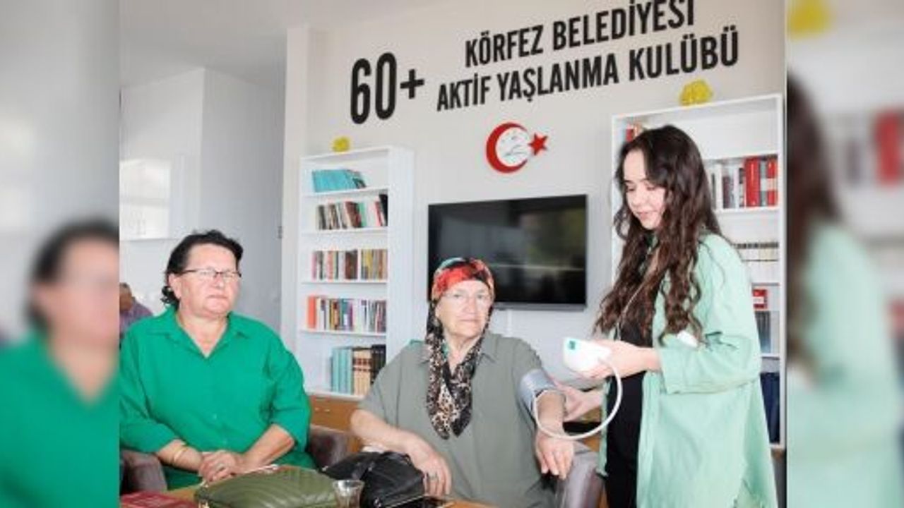 Asırlık Çınarlar Aktif Yaşlanma Kulübü’nde Çok Mutlu