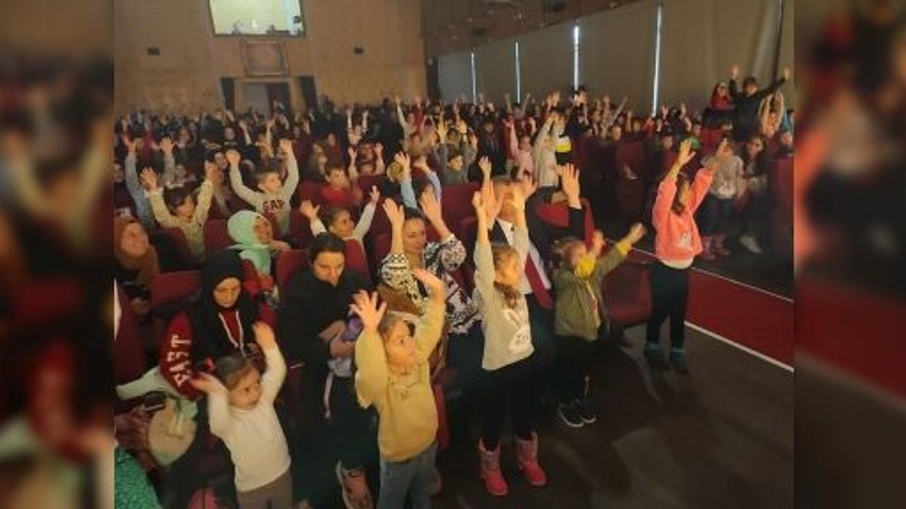 Çocukların Tiyatro Sevgisi Bir Başka Güzel