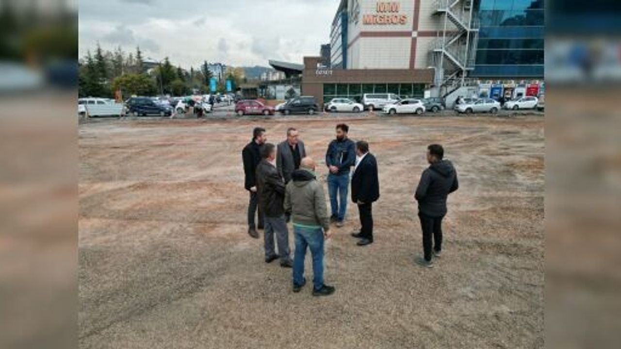 İzmit Belediyesi Yahya Kaptan Pazar Alanında  Çalışmaları Yakından Takip Ediyor