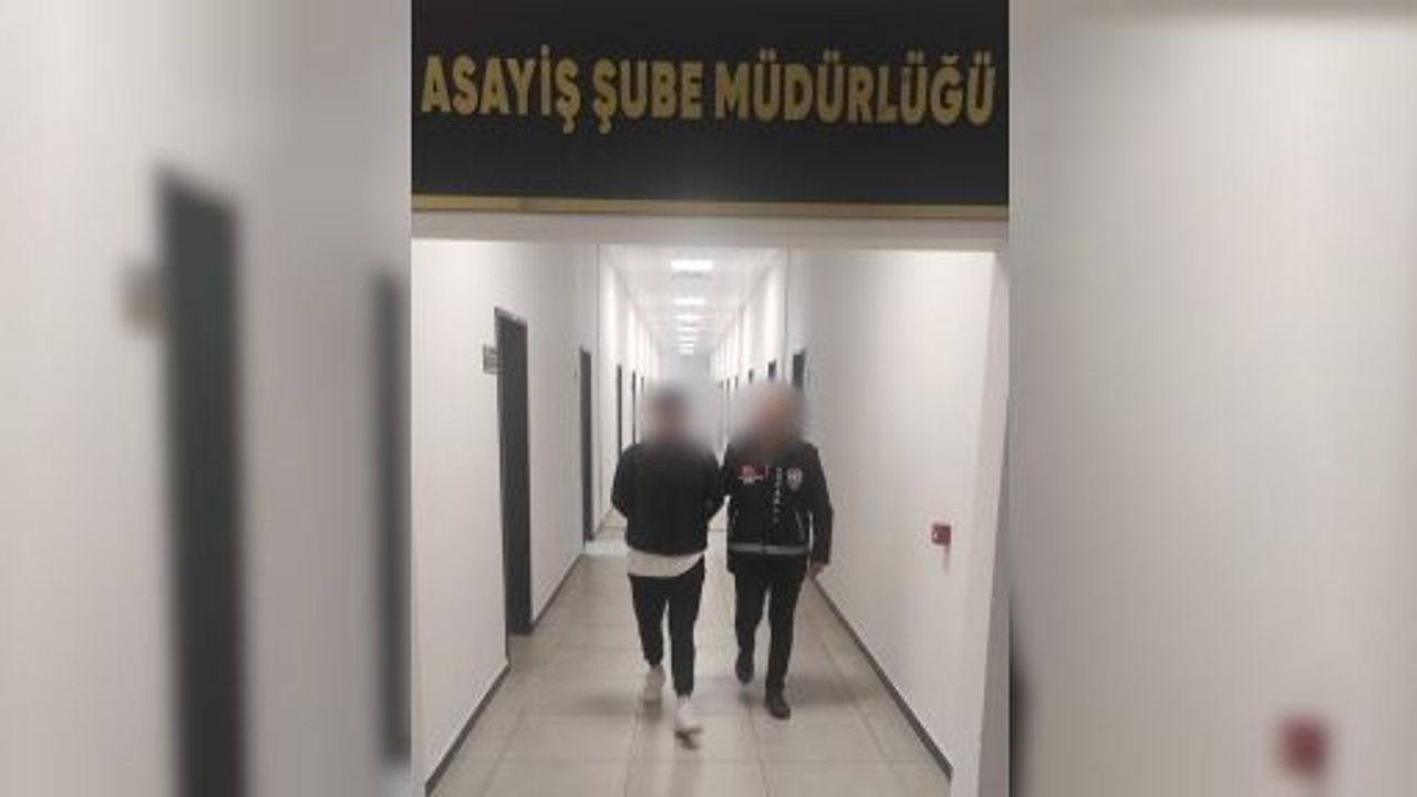 Hırsızlık Suçundan Aranıyordu, Yakayı Ele Verdi