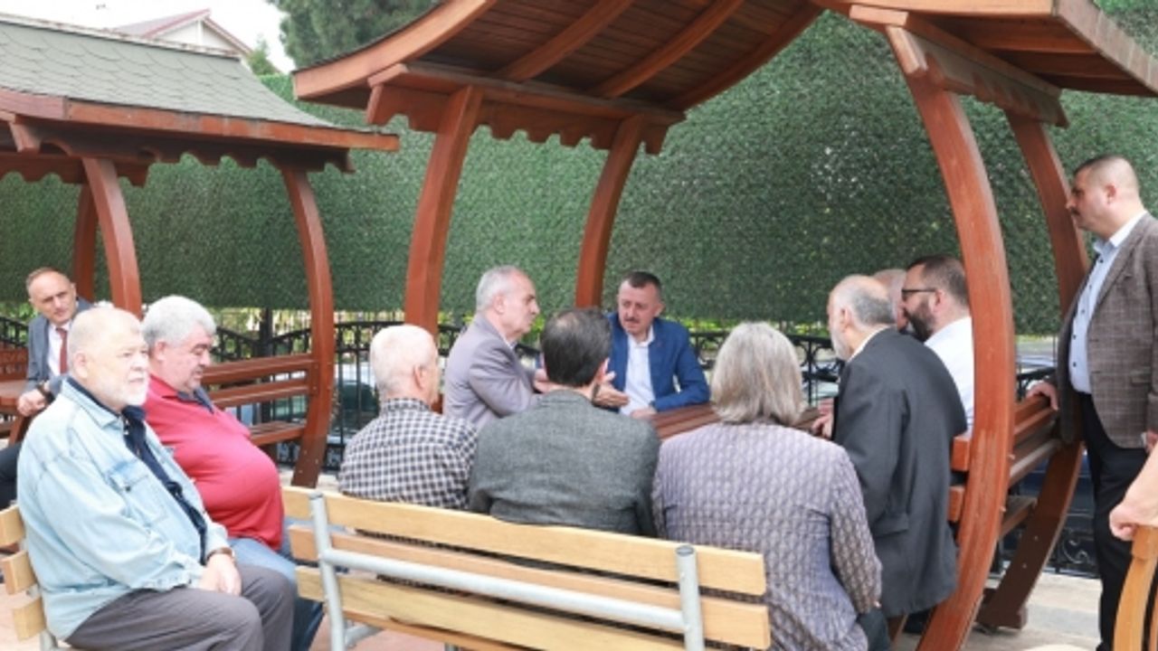 Başkan Büyükakın, Derince İmaret Camii’nde Vatandaşlarla Sohbet Etti