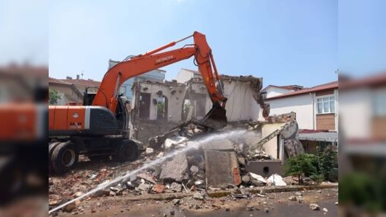 Vatandaşın Güvenliği İçin Metruk Binalar Yıkılıyor
