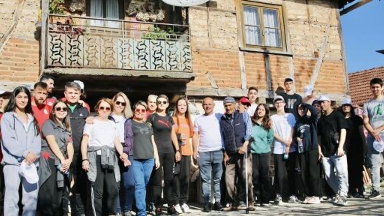 BAŞKAN SÖĞÜT,  KÖRFEZLİ GENÇLERLE YÜRÜDÜ