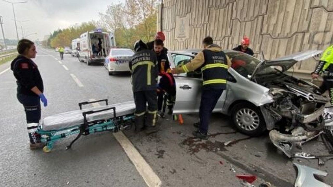 HURDAYA DÖNEN OTOMOBİLDE SIKIŞANLARIN İMDADINA İTFAİYE YETİŞTİ