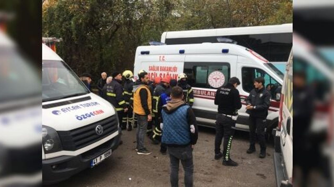 KAMYONETİN ALTINDA KALAN YAŞLI ADAMI HAYATA DÖNDÜRMEK İÇİN ZAMANLA YARIŞTILAR