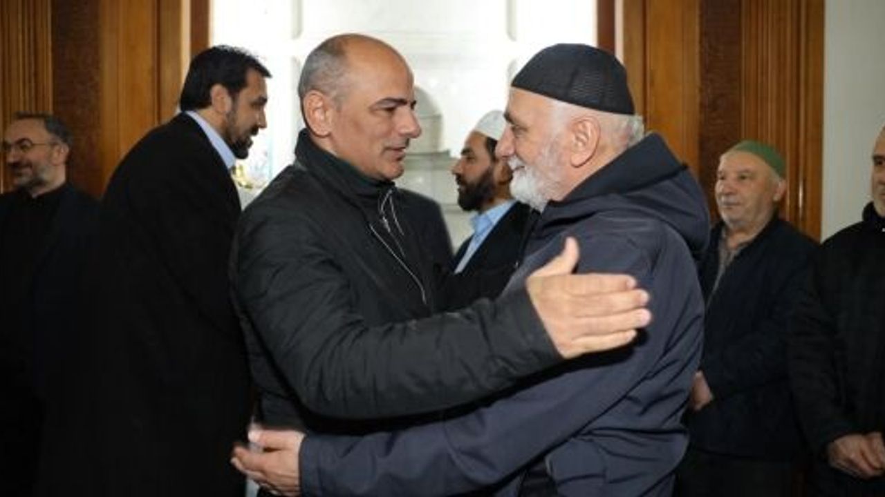 KÖRFEZ'DE ELLER FİLİSTİN İÇİN SEMAYA KALKTI