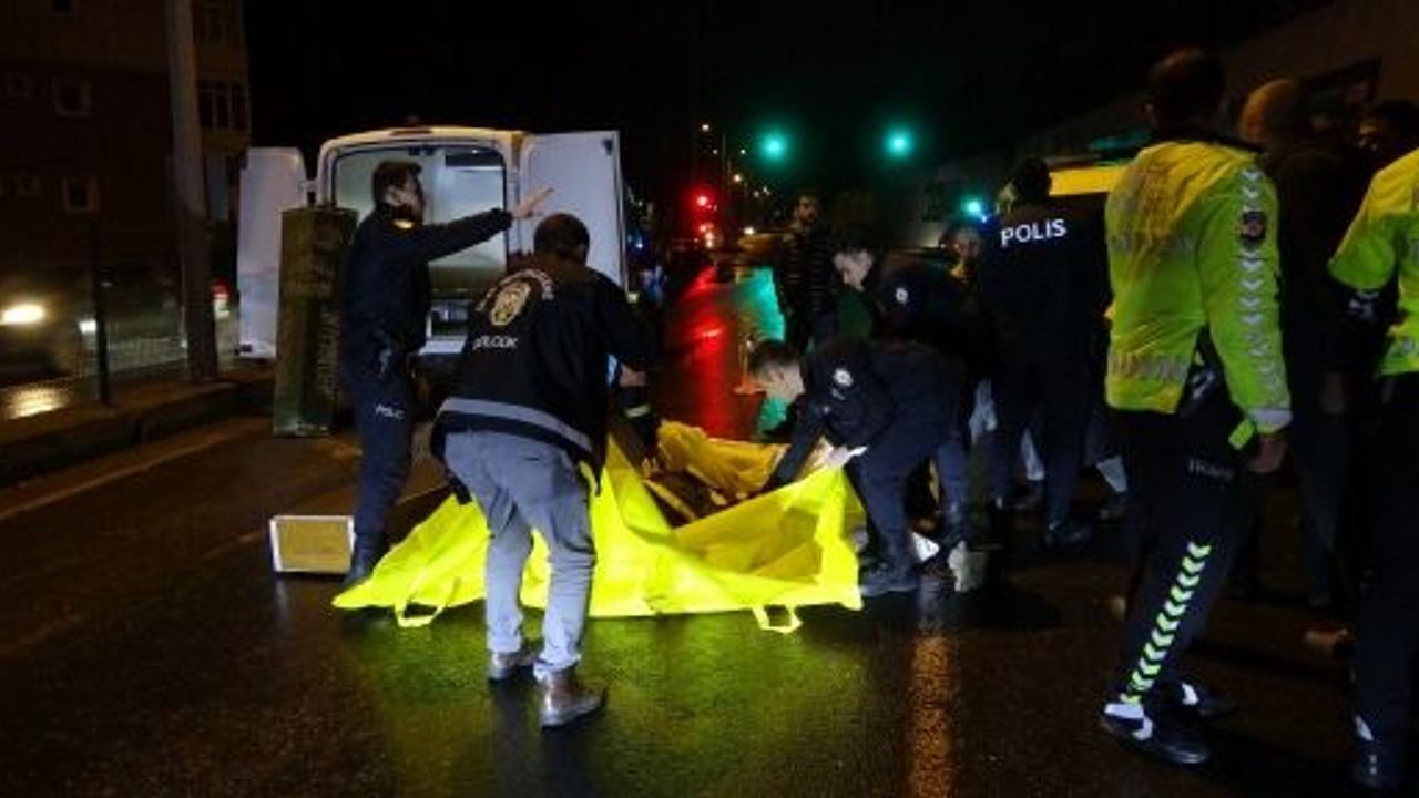 OTOMOBİLİN ÇARPIP TIRIN 100 METRE SÜRÜKLEDİĞİ KIZ ÇOCUĞU ÖLDÜ: ANNE VE BABA SİNİR KRİZİ GEÇİRDİ