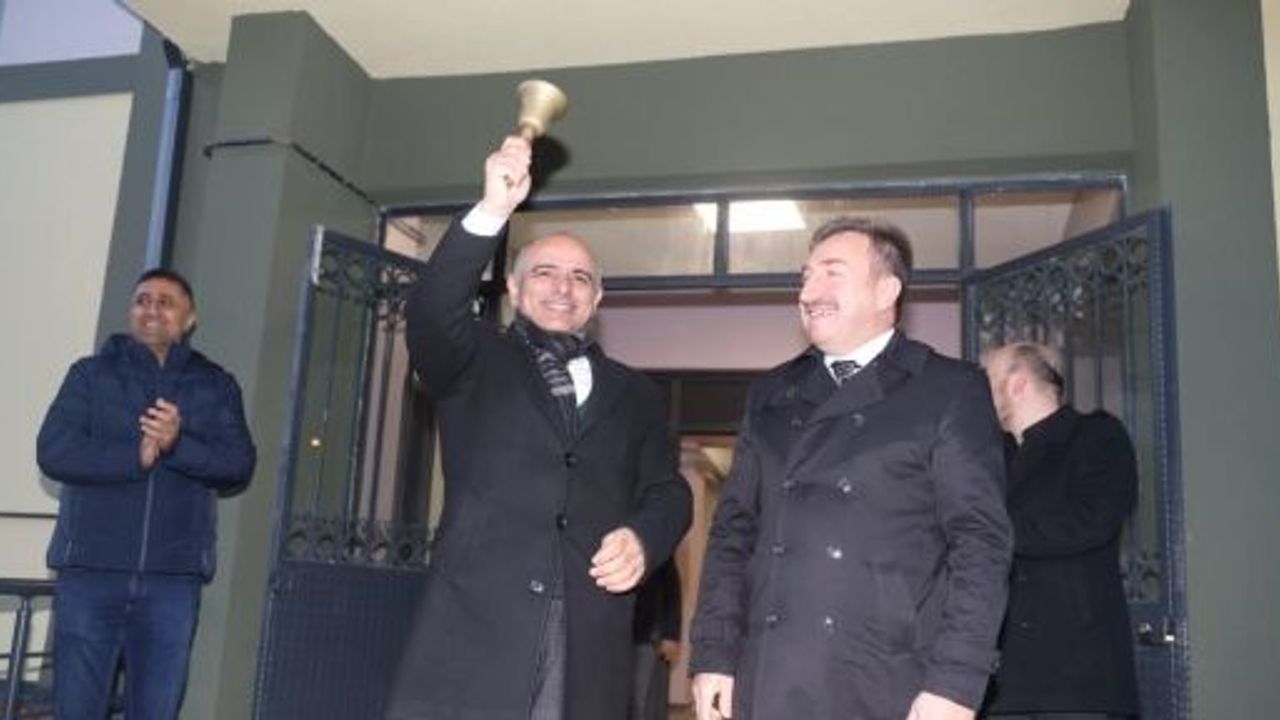 ATATÜRK LİSESİ’NDE İLK ZİLİ BAŞKAN SÖĞÜT ÇALDI