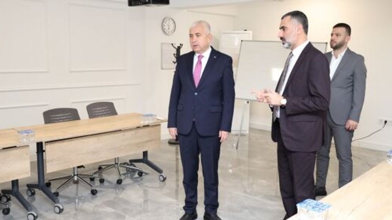 Genel Sekreter Gündoğdu, Sivil Toplum Merkezi’ni İnceledi