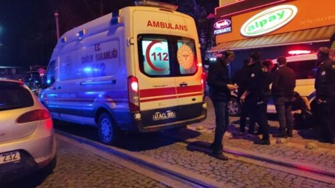 KIZ ARKADAŞIYLA YOLDA YÜRÜRKEN HUSUMETLİSİ TARAFINDAN BIÇAKLANDI