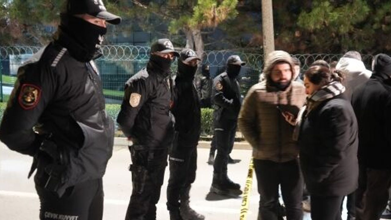 9 SAATLİK REHİNE KRİZİ SALDIRGANIN TUVALETİ GELİNCE SON BULDU